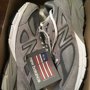 New Balance 990 V4 size 8 wide 2e
